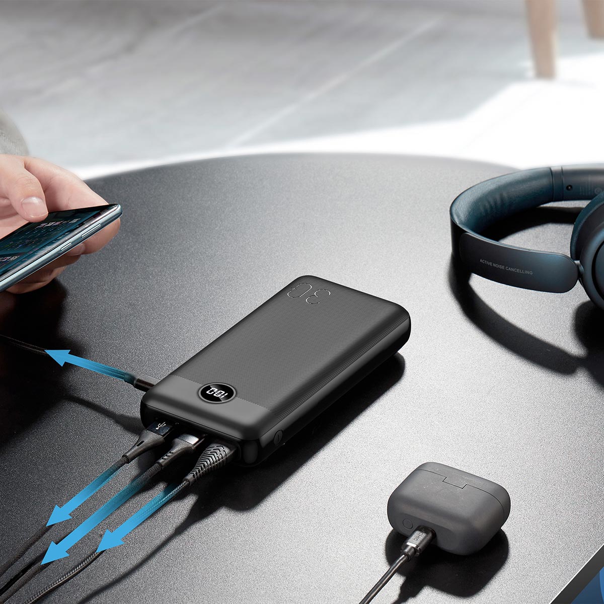 4 USB kimenet az iOS és az Android készülékek töltéséhez